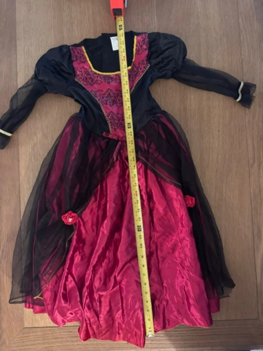 Spirit Halloween Girl Royal Vampiress Costume. 10/12